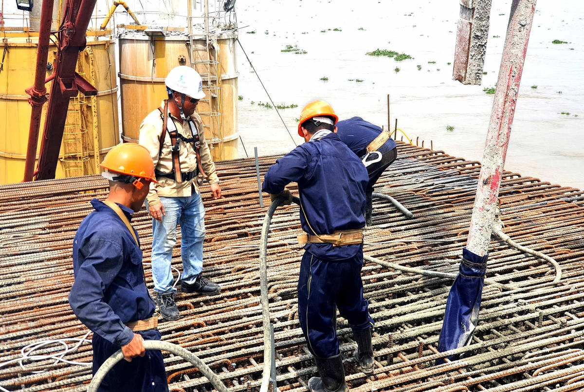 Công nhân được quán triệt tinh thần nỗ lực hoàn thành công trình sớm hơn kế hoạch từ 1 - 2 tháng.