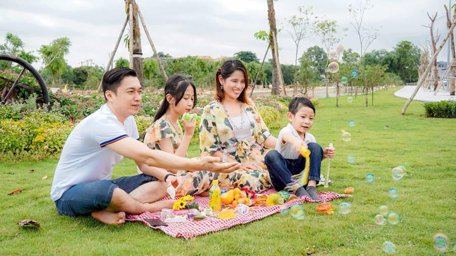 Cuối tuần thư giãn cùng gia đình bên công viên Hồ Mắt Rồng.