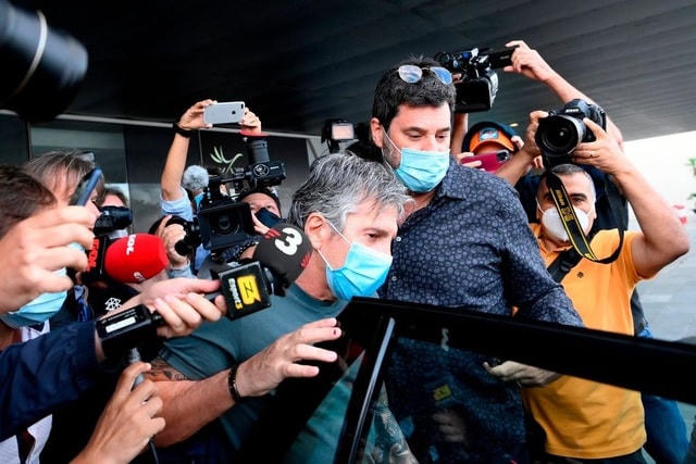 Theo tờ AS, cuộc gặp giữa ông Jorge Messi và Chủ tịch Bartomeu khó đi đến kết quả khi phía Barca muốn Messi ở lại, còn ngôi sao người Argentina muốn ra đi.