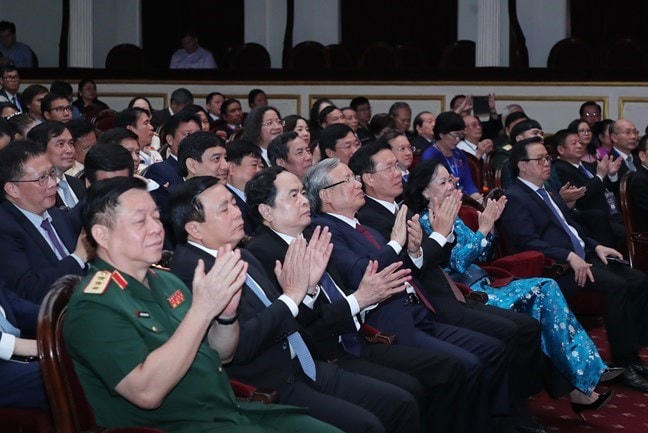 Lãnh đạo Đảng, Nhà nước, MTTQ Việt Nam tham dự buổi gặp mặt. Ảnh: Trần Huấn.