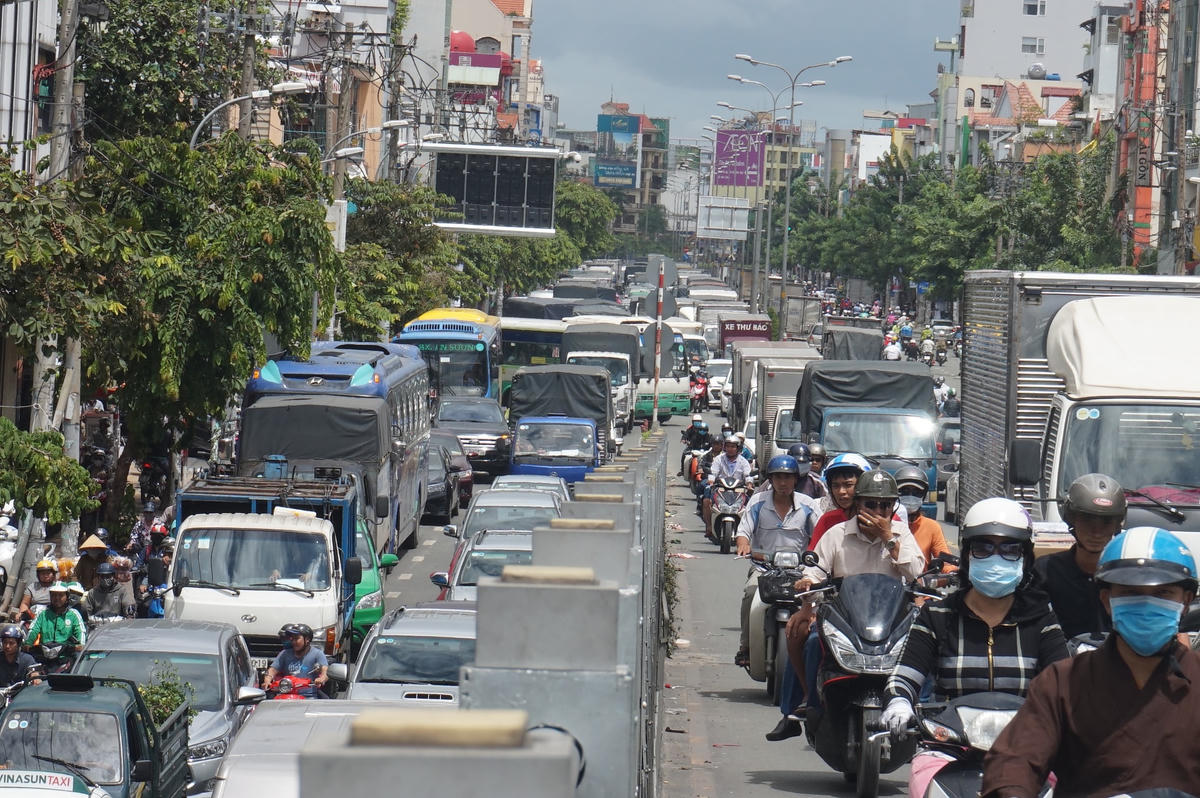 Tình trạng ùn tắc, kẹt xe dự báo “chưa có lối thoát”.