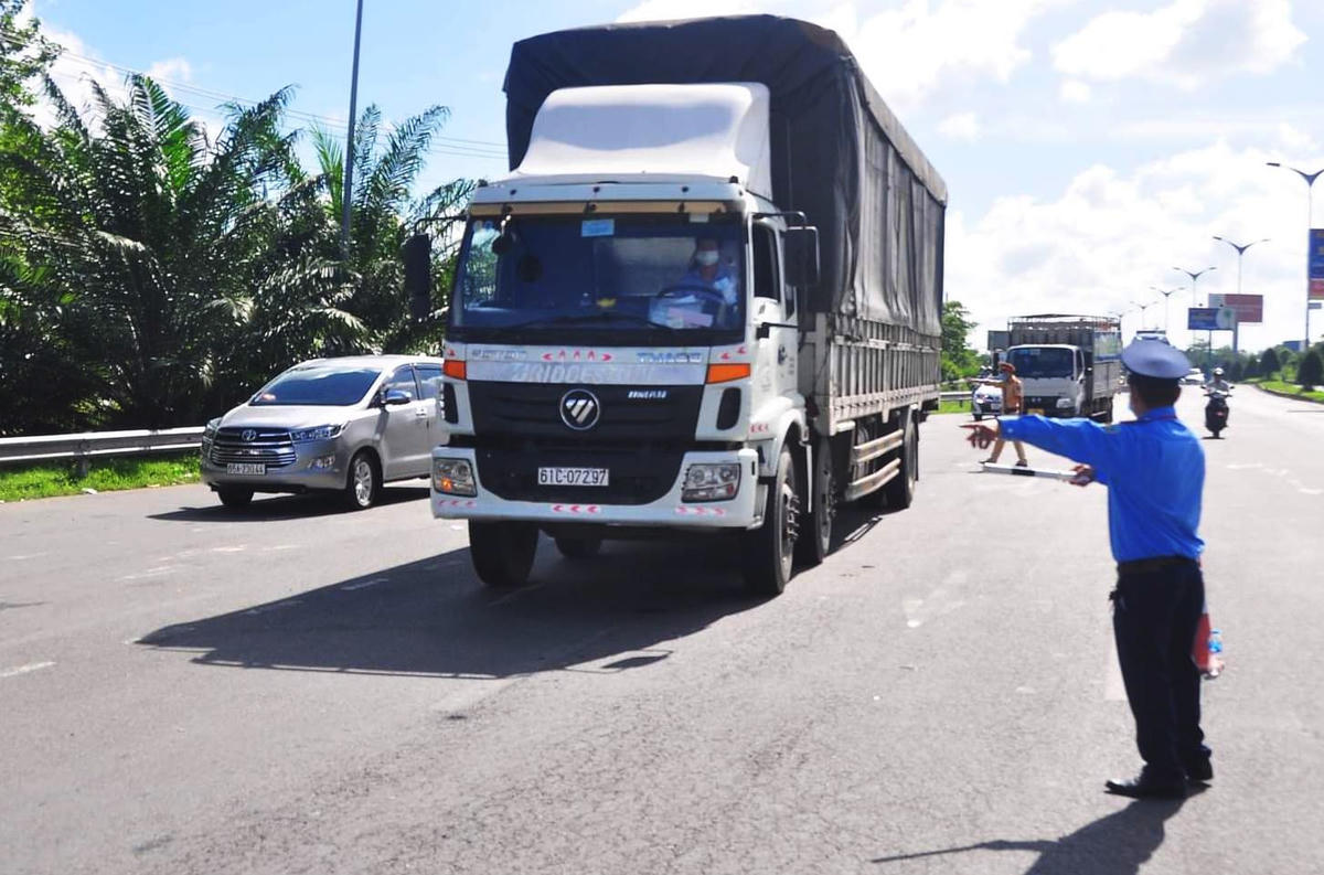 Cần kiểm soát chặt các phương tiện vận tải.