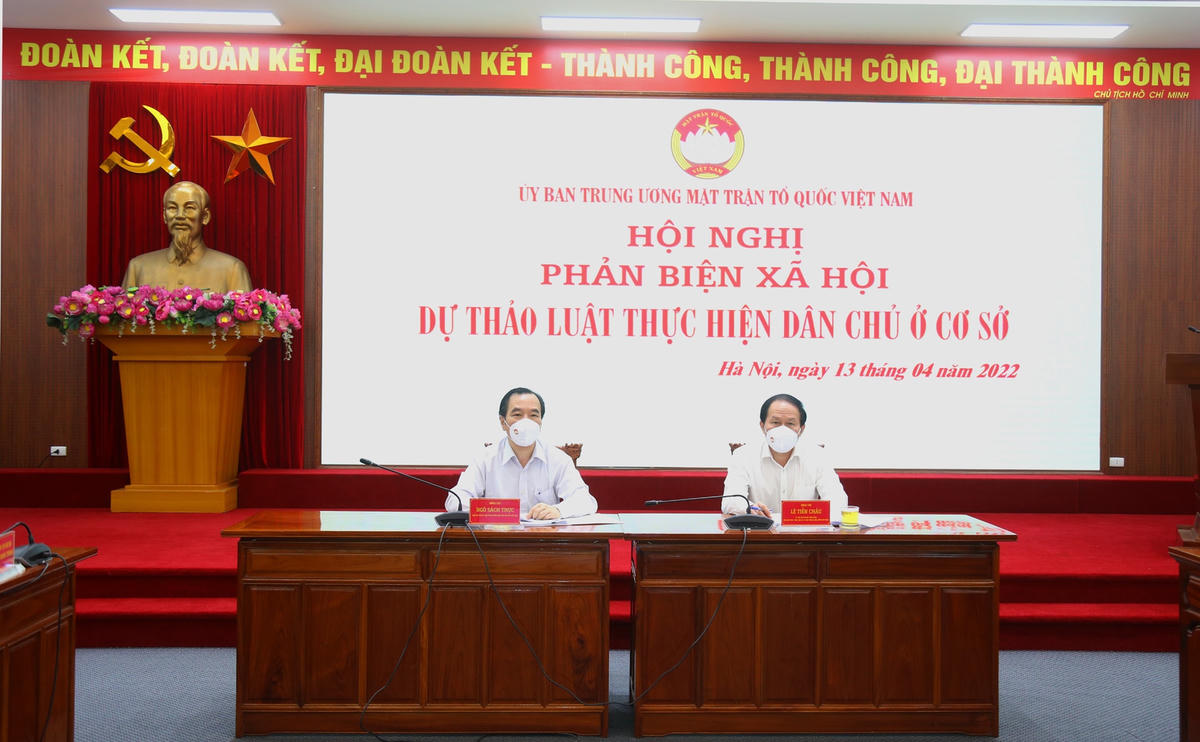 Phó Chủ tịch - Tổng Thư ký Lê Tiến Châu và Phó Chủ tịch Ngô Sách Thực chủ trì Hội nghị.