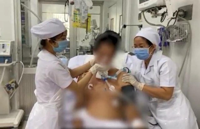 Sau khi ăn pate chay một phụ nữ hôn mê sâu