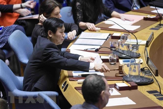 Ngày 21/1/2020, tại trụ sở Liên hợp quốc ở New York (Mỹ), trên cương vị Chủ tịch Hội đồng Bảo an Liên hợp quốc trong tháng 1/2020, Đại sứ Đặng Đình Quý, Trưởng phái đoàn thường trực Việt Nam tại Liên hợp quốc chủ trì phiên thảo luận mở của Hội đồng Bảo an về tình hình Palestine-Israel. Ảnh: TTXVN.