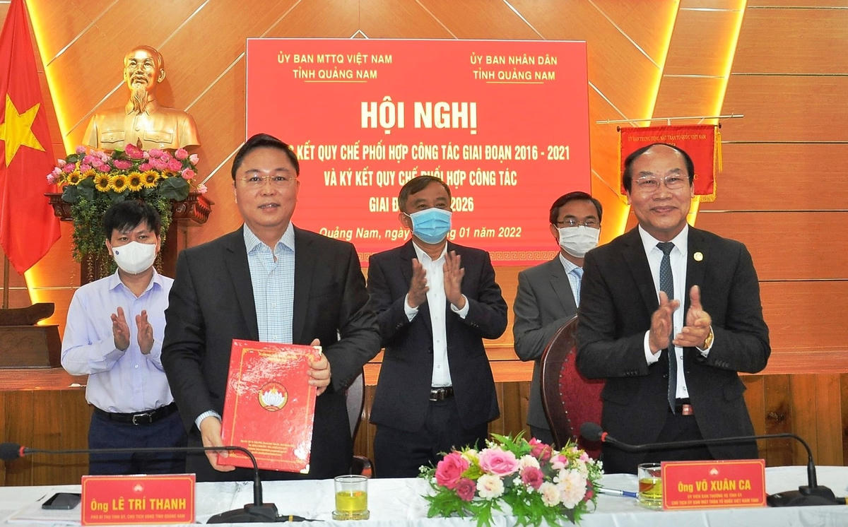 Lãnh đạo tỉnh và Ủy ban MTTQ Việt Nam tỉnh ký kết quy chế phối hợp công tác.