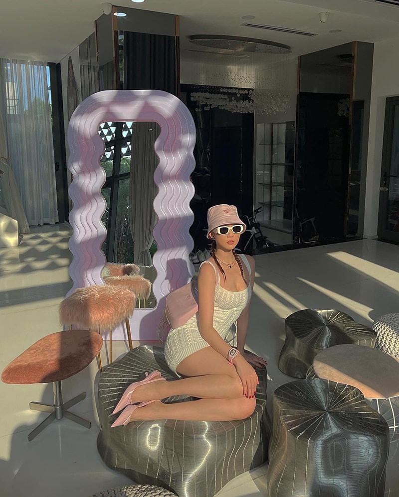 Ngọc Trinh khoe body nuột nà với váy hai dây body sang chảnh.