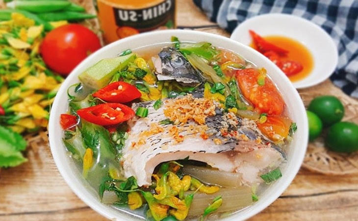 Canh cá nấu chua.