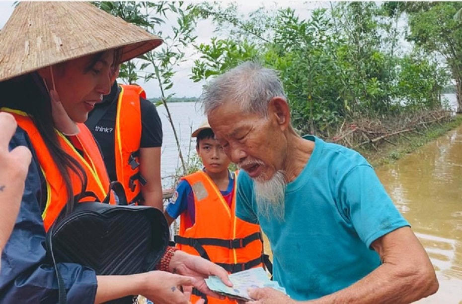 Tấm lòng nghệ sĩ trong hoạn nạn