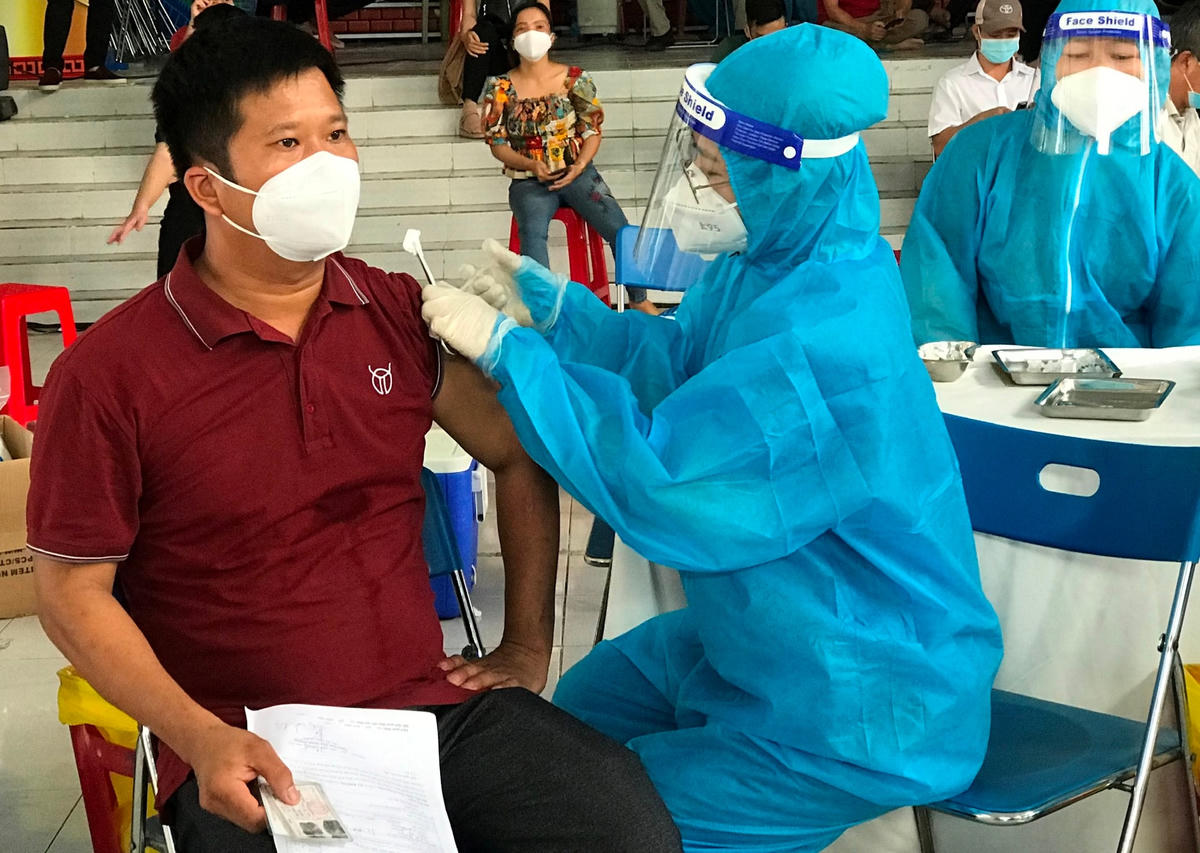 Bình Dương đặt mục tiêu tất cả người dân được tiêm vắc - xin để tiến tới miễn dịch cộng đồng.