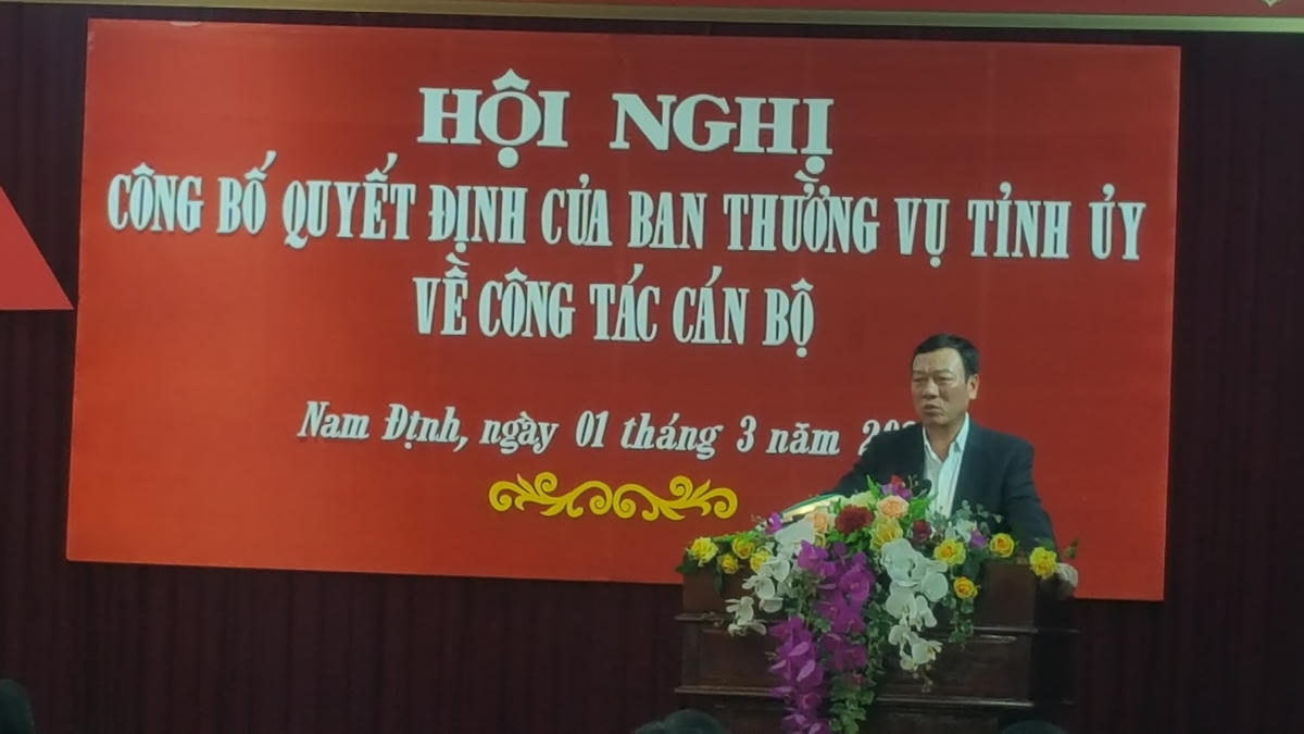 Bí thư Tỉnh ủy Nam Định Đoàn Hồng Phong phát biểu tại hội nghị.