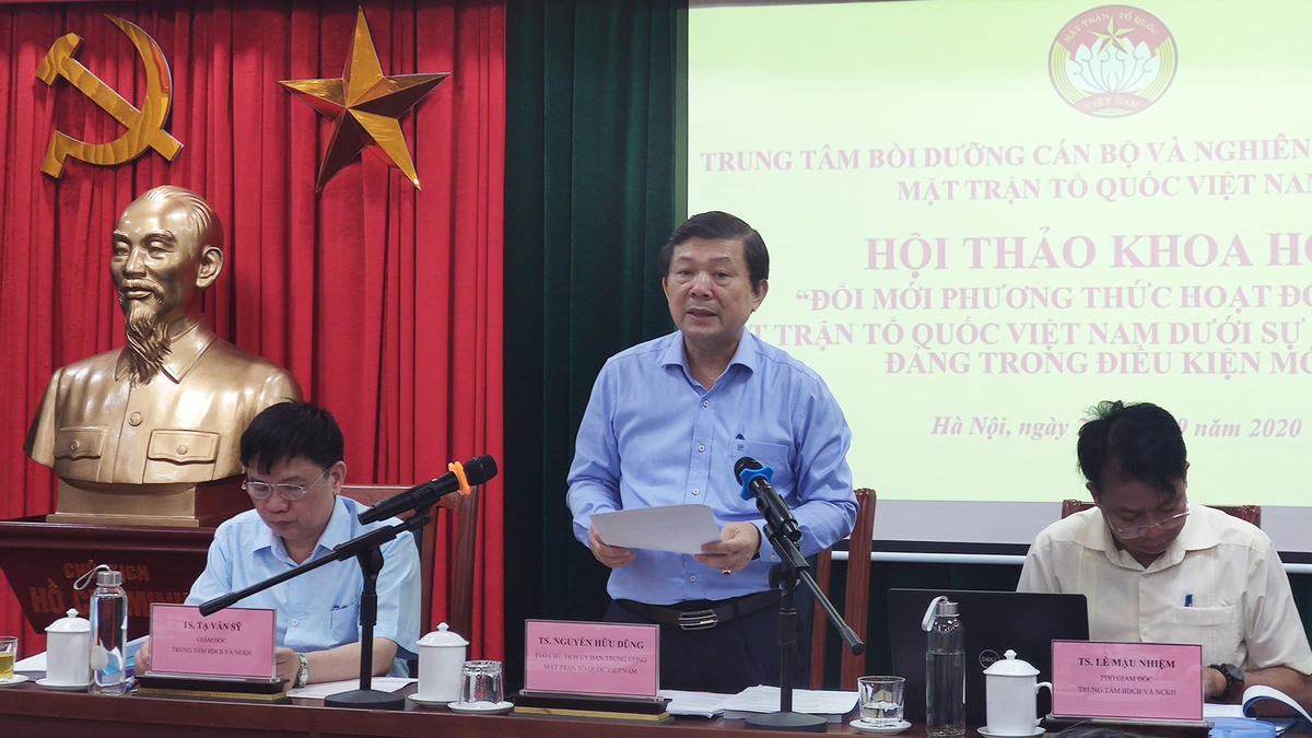Phó Chủ tịch Nguyễn Hữu Dũng phát biểu chủ trì Hội thảo khoa học.
