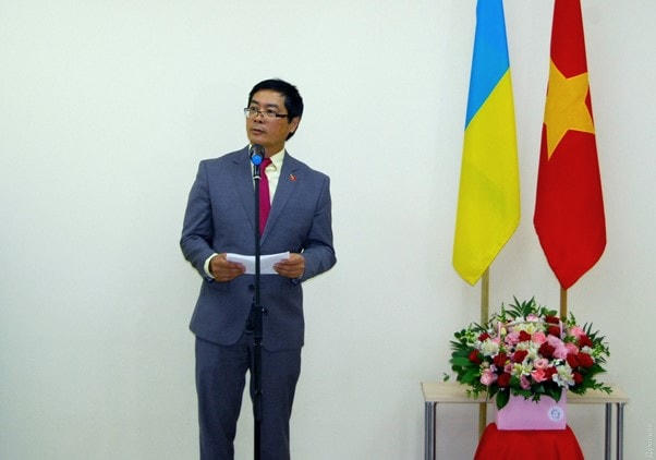 Đại sứ CHXHCN Việt Nam tại Ucraina và Moldova Nguyễn Hồng Thạch phát biểu.