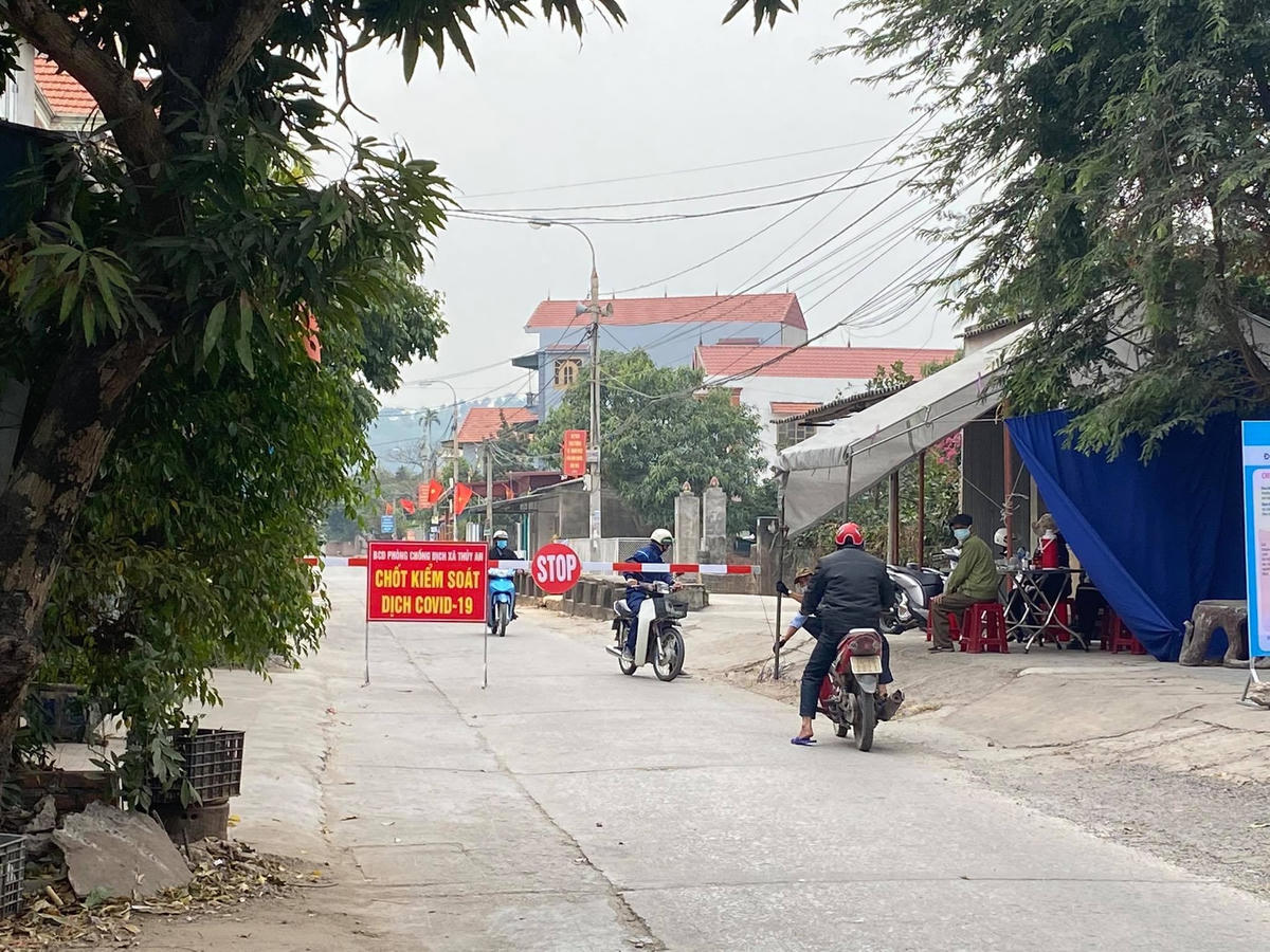 Chốt kiểm soát dịch Covid-19 tại TX Đông Triều (Quảng Ninh)