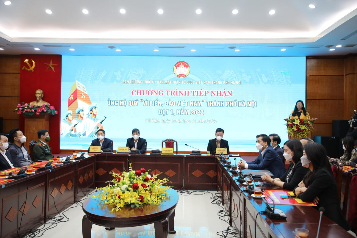 Quang cảnh lễ tiếp nhận. 