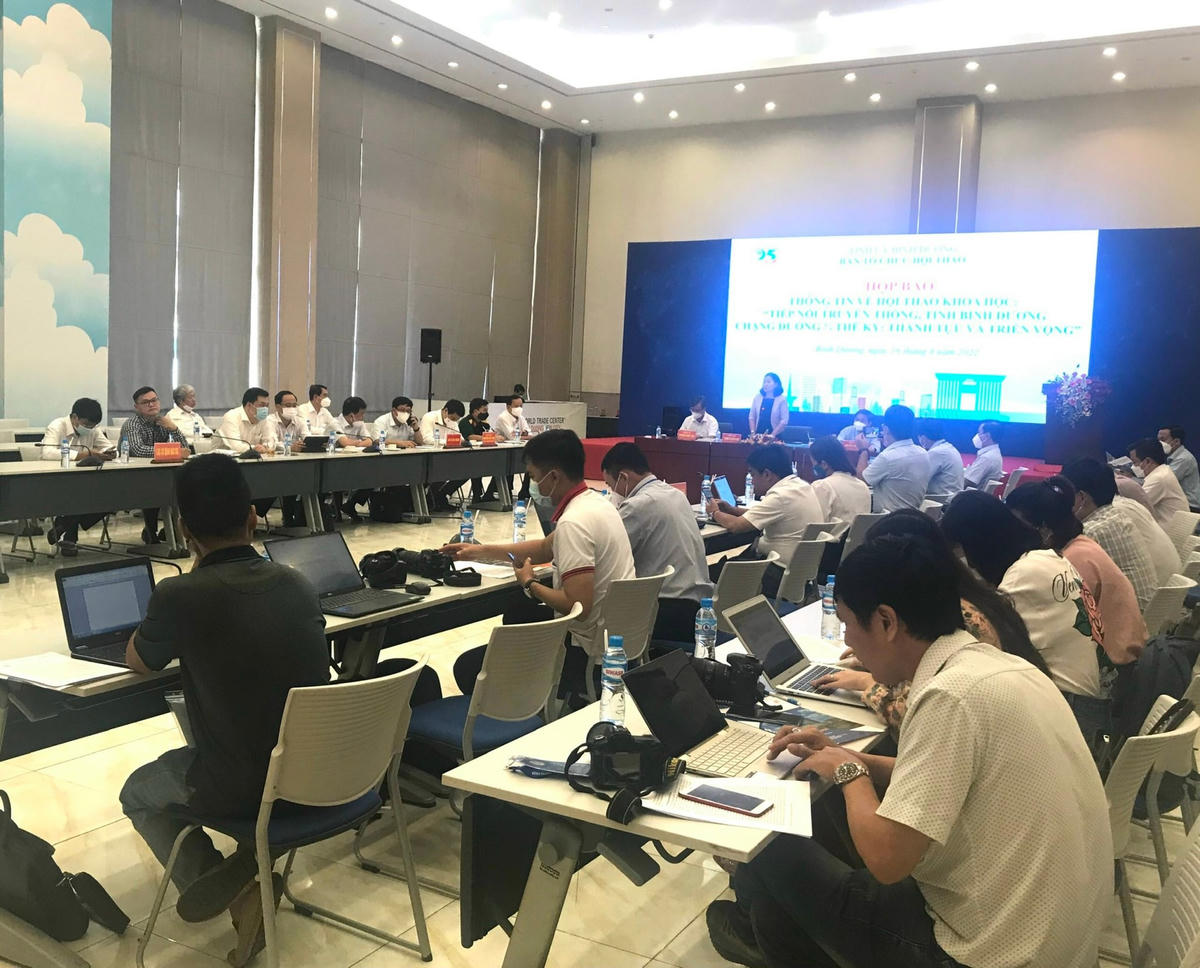 Quang cảnh buổi họp báo cung cấp thông tin về hội thảo.
