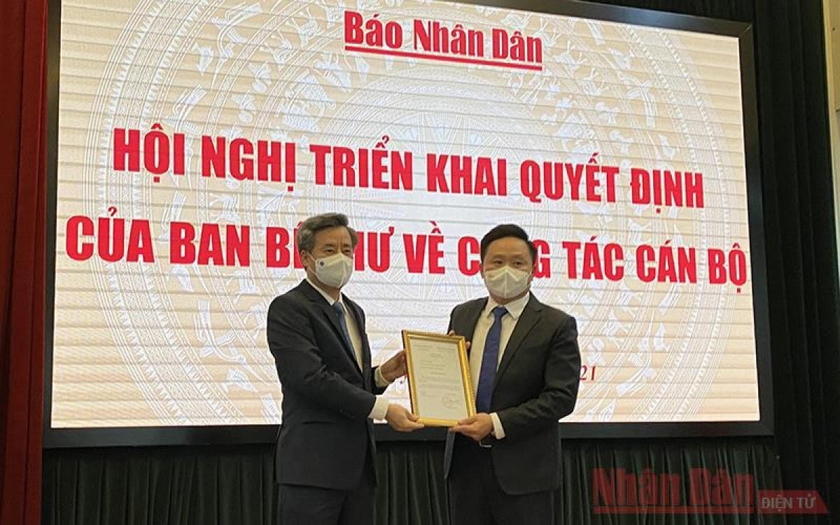 Ông Phan Văn Hùng giữ chức Phó Tổng Biên tập Báo Nhân Dân