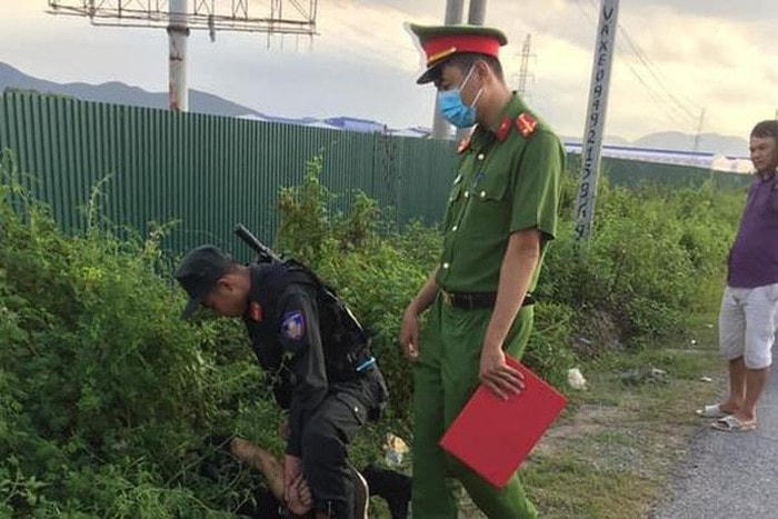 Một trong các đối tượng bị lực lượng Công an bắt giữ.