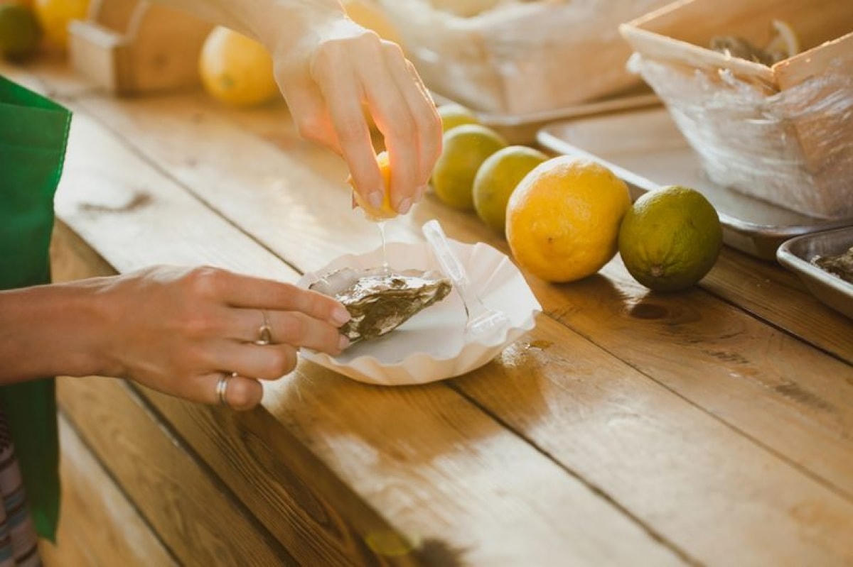 [ẢNH] Cảnh giác những loại thực phẩm dễ gây ngộ độc trong ngày nắng nóng