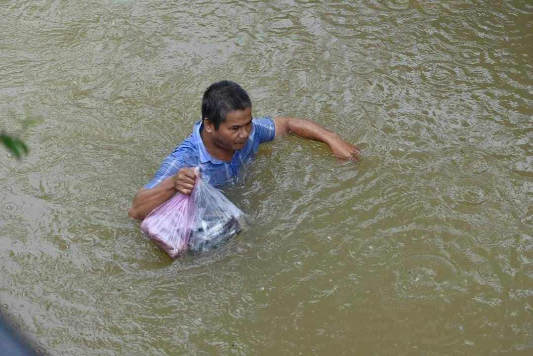 ... khiến việc đi lại của người dân gặp rất nhiều khó khăn. Ảnh CTV.