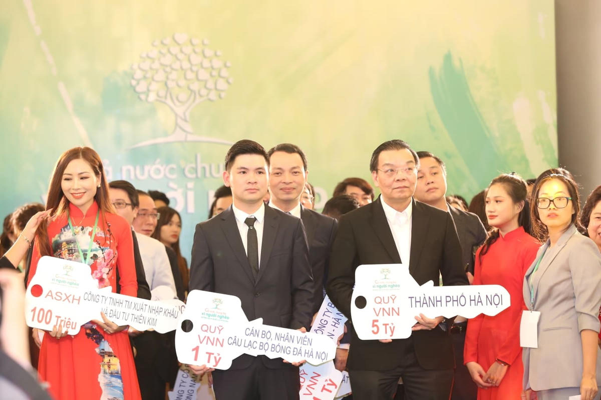 [ẢNH] Tiếp nhận đăng ký ủng hộ Quỹ ‘Vì người nghèo’ và an sinh xã hội