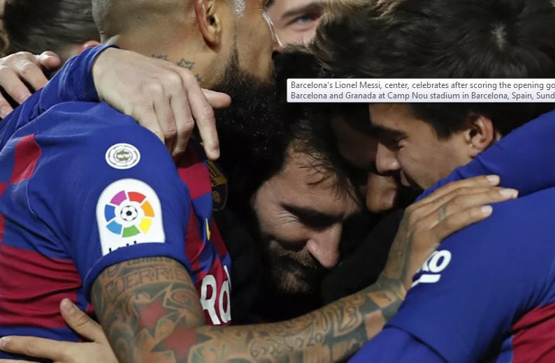 Messi ăn mừng sau khi ghi bàn mở tỷ số trong trận đấu tranh Cup La Liga giữa Barcelona và Granada tại sân vận động Camp No, Tây Ban Nha, ngày 19/1/2020.
