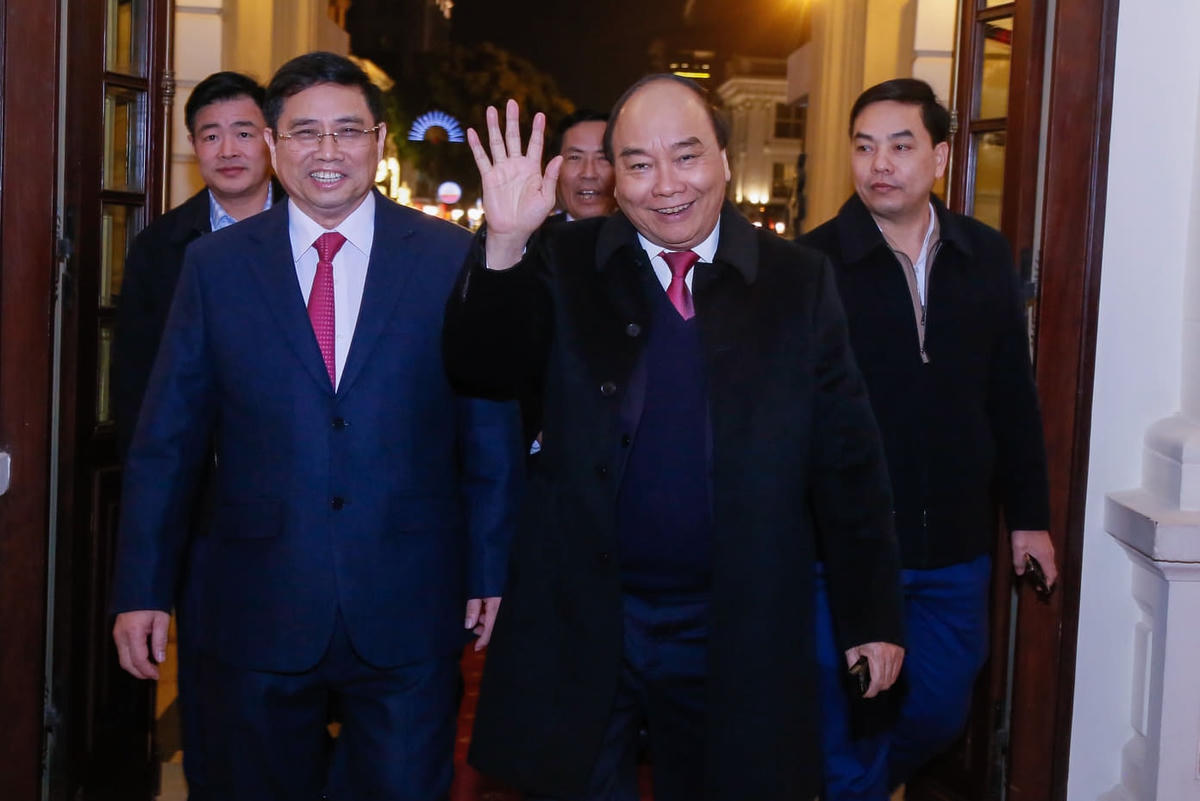 Thủ tướng Nguyễn Xuân Phúc và Trưởng ban Tổ chức Trung ương Phạm Minh Chính tại lễ trao giải. Ảnh: Quang Vinh.  
