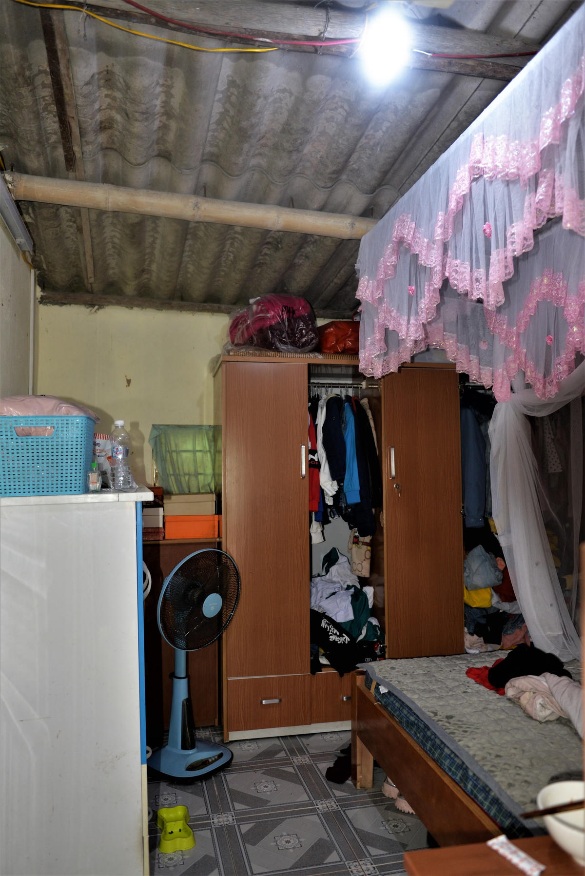 Một ngôi nhà dân tổ 21, khu Núi Gạc chật chội, bất tiện không thể xây mới vì nằm trong quy hoạch.