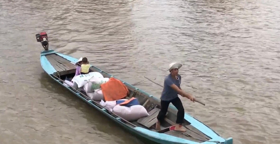 Những chuyến ghe thồ xuôi ngược kênh Dương Văn Dương.