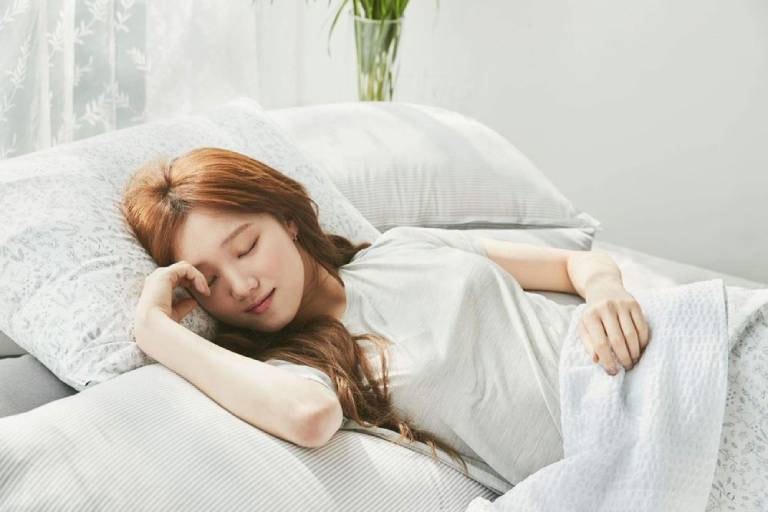 7 mẹo để loại bỏ bọng mắt và quầng thâm