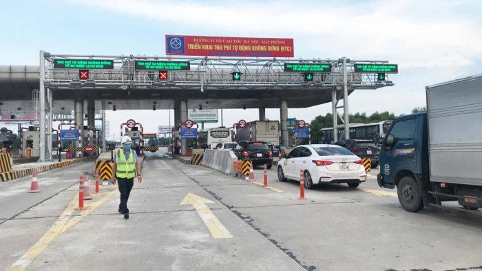 Thí điểm thu phí không dừng trên tuyến cao tốc Hà Nội - Hải Phòng.