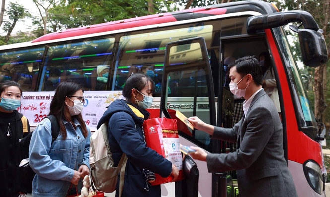 Hàng nghìn sinh viên được hỗ trợ vé xe về quê đón Tết
