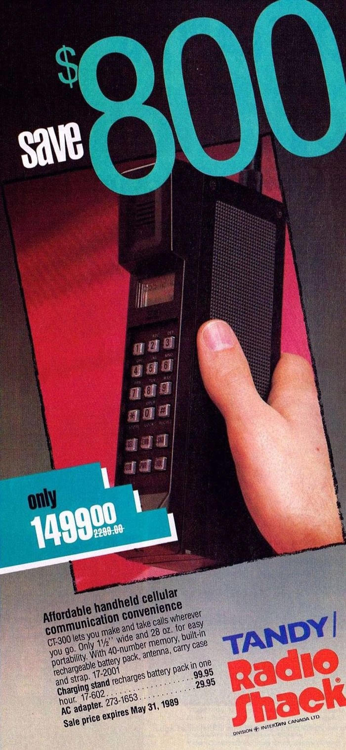 Điện thoại di động Tandy Ct-300 có giá 1,499,00 USD (tương đương 3,116,43 USD ngày nay).