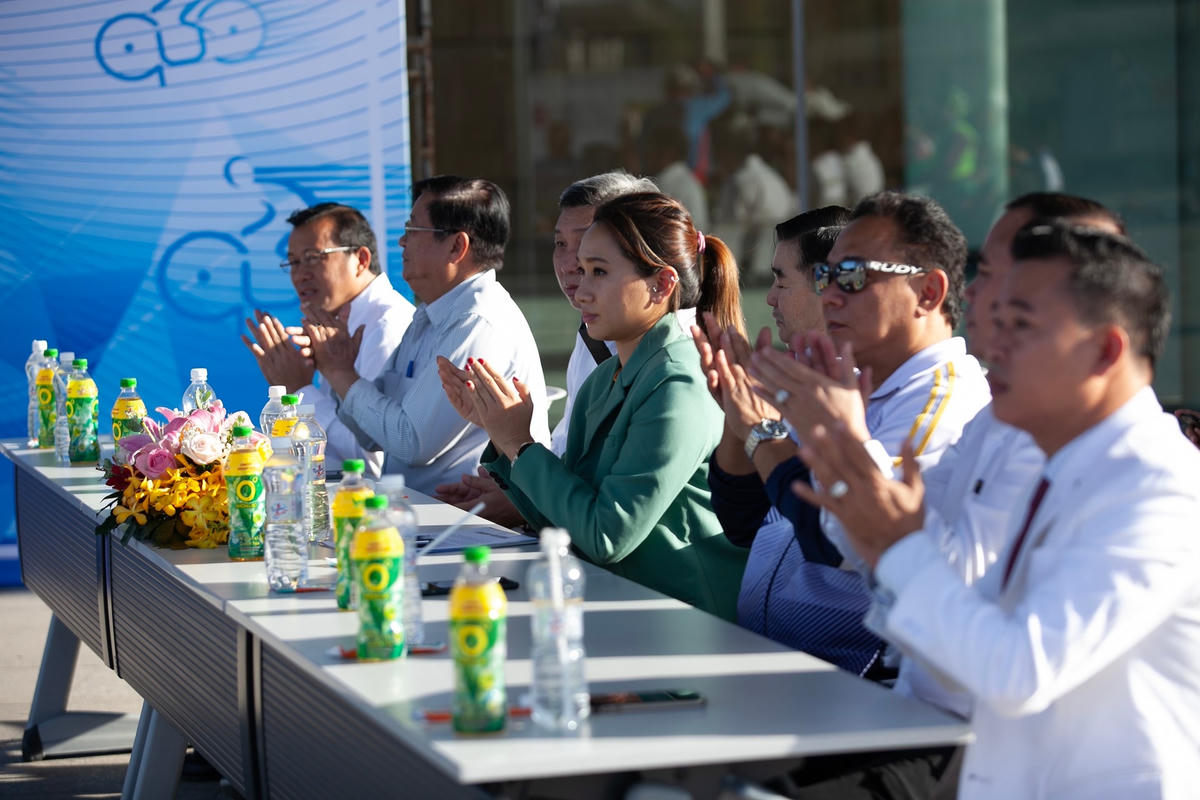 Các đại biểu tham dự buổi lễ khai mạc giải