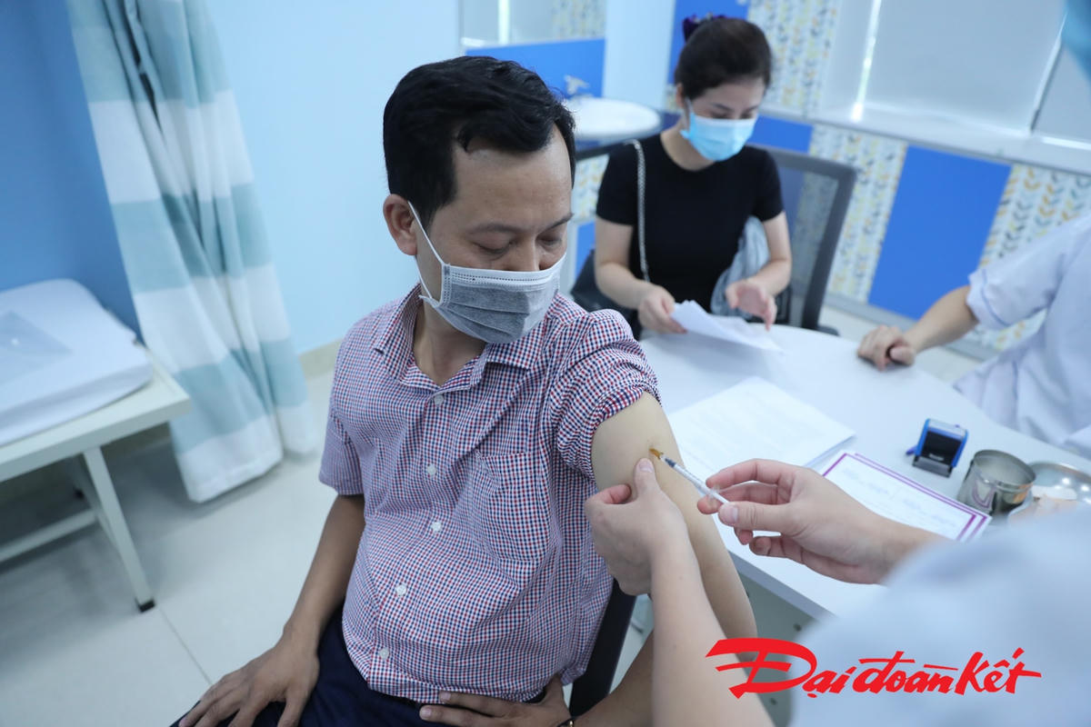 [ẢNH] Quy trình tiêm phòng vaccine Covid-19 an toàn từng khâu, từng bước
