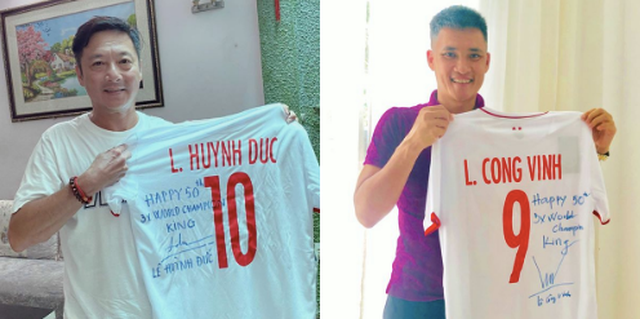 Huỳnh Đức và Công Vinh tặng áo có chữ ký cho Pele nhân dịp 5 kỷ niệm 50 năm "vua bóng đá" đoạt cúp vàng thế giới lần thứ 3 (năm 1970).