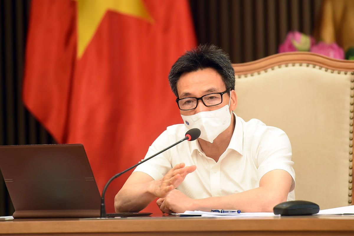 Phó Thủ tướng Vũ Đức Đam phát biểu tại cuộc họp.
