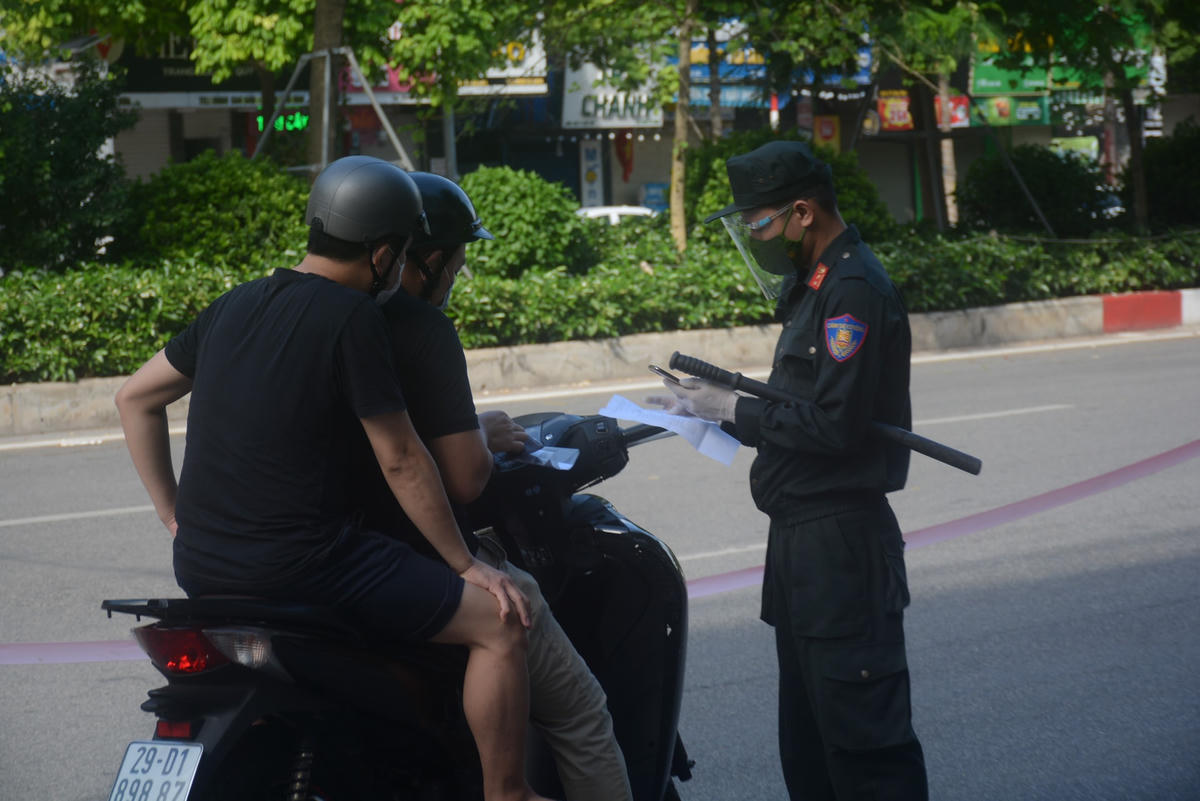 Hầu hết, người tham gia giao thông đều có đầy đủ giấy đi đường.