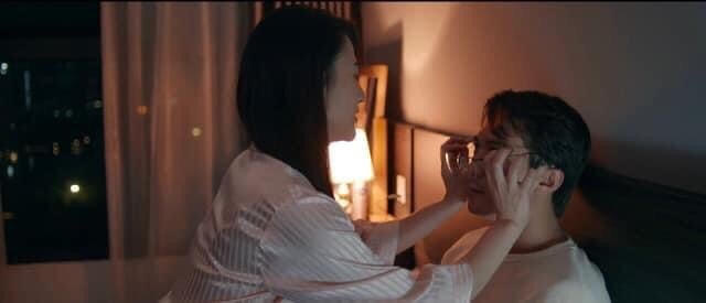 Cảnh nóng được cho là không phù hợp với một bộ phim phát sóng khung giờ vàng - có lượng lớn khán giả quan tâm.