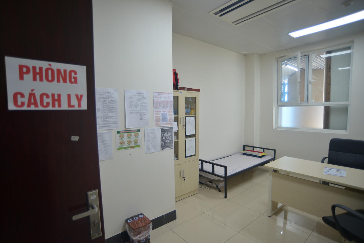 Bên cạnh việc đáp ứng nhu cầu của hành khách thì yêu cầu về phòng, chống dịch Covid-19 cũng là mục tiêu hết sức quan trọng. 100% nhân viên phục vụ đã tiêm đủ hai mũi và đã qua 14 ngày.