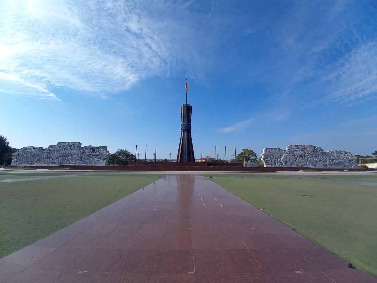 Quảng trường Võ Nguyên Giáp.