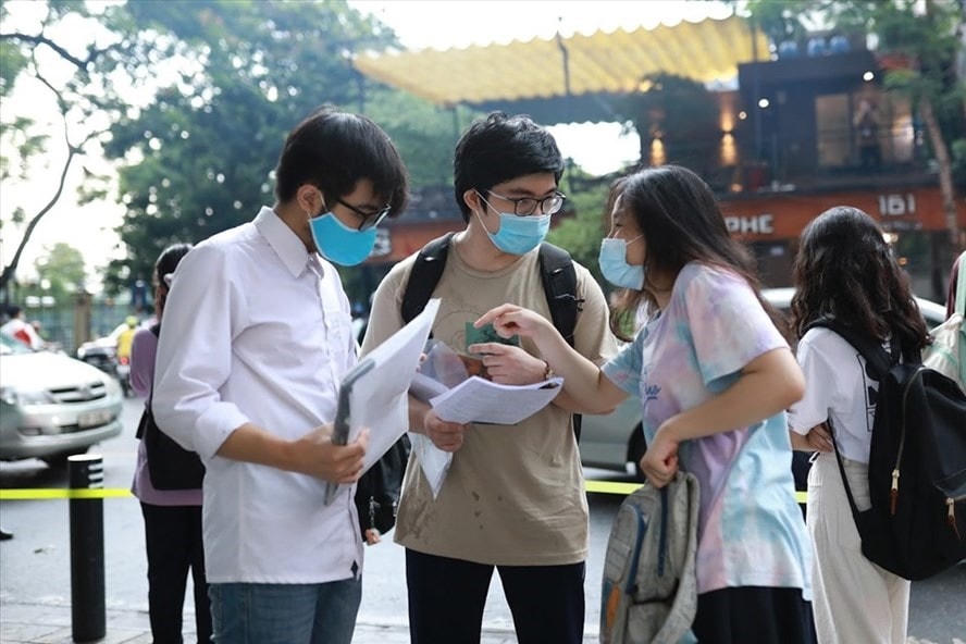 Trong trường hợp sau khi các thí sinh nhập học, nếu các trường thật sự tuyển vượt quá chỉ tiêu và chịu các chế tài xử lý thì các thí sinh vẫn được đảm bảo về quyền lợi trúng tuyển đại học.