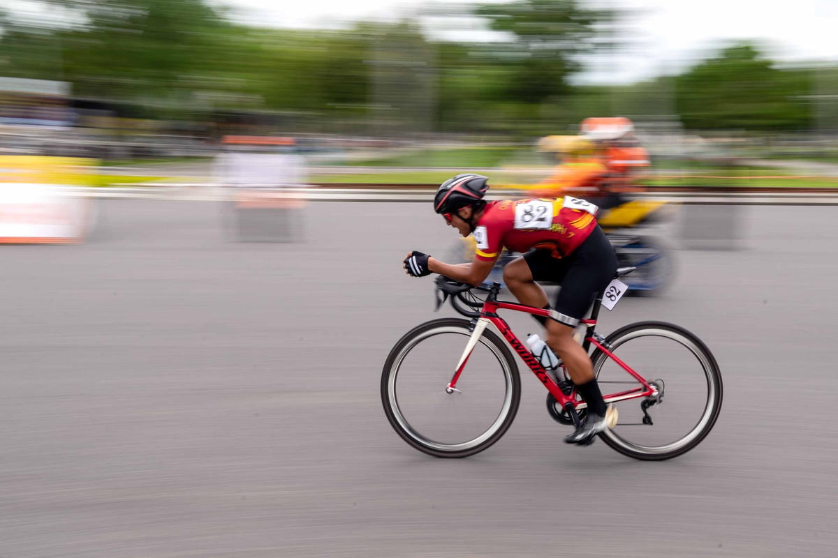 Bức phá để về địch.