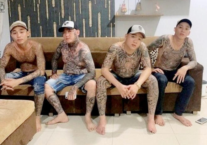 Trí "Nhảm" thứ 3 từ trái qua, 1 trong 4 đối tượng bị truy nã.