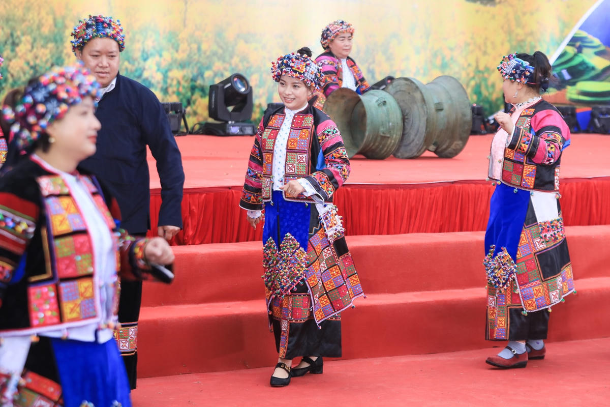 Tiết mục trình diễn của bà con dân tộc Lô Lô.