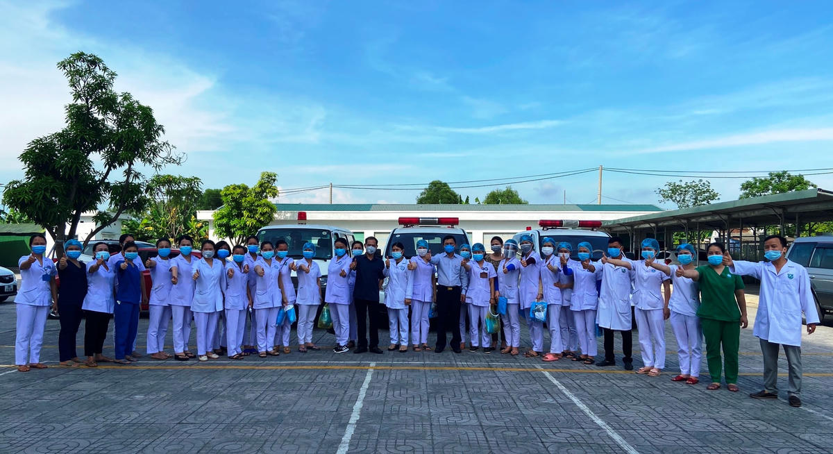 Các chiến binh áo trắng Hà Tĩnh quyết tâm chiến thắng giặc dịch Covid-19.