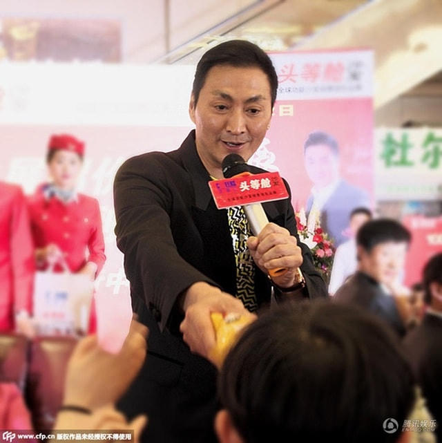 ‘Triển Chiêu’ Hà Gia Kính phong độ, trở thành triệu phú ở tuổi 61