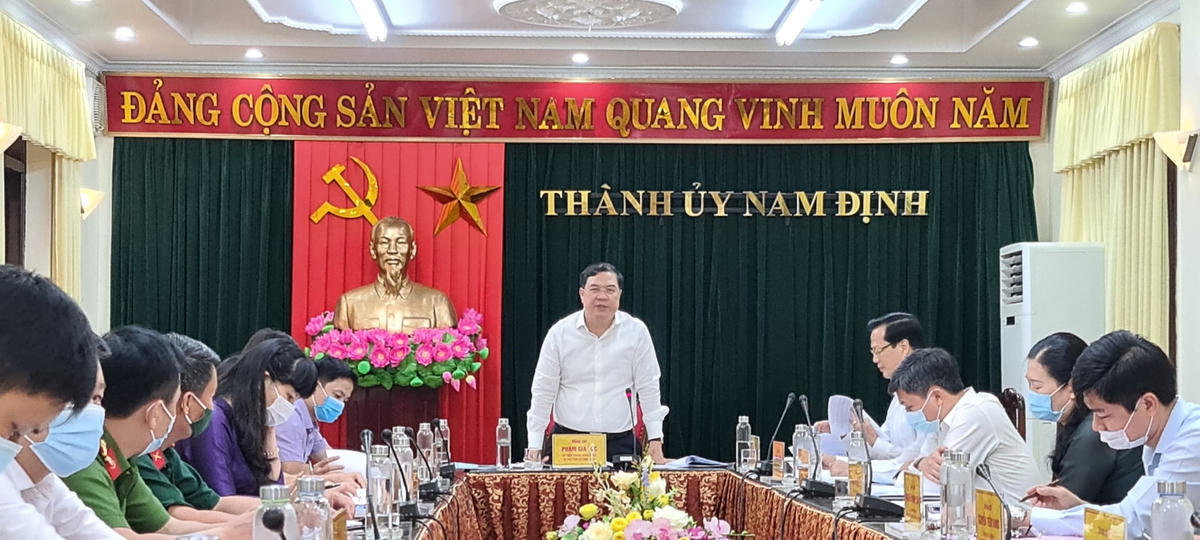 Bí thư Tỉnh ủy Nam Định Phạm Gia Túc phát biểu tại buổi làm việc.