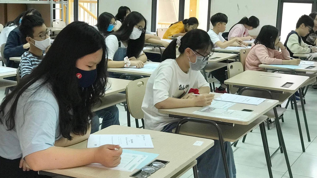 Năm 2021, kỳ thi tốt nghiệp THPT được tổ chức làm 2 đợt.
