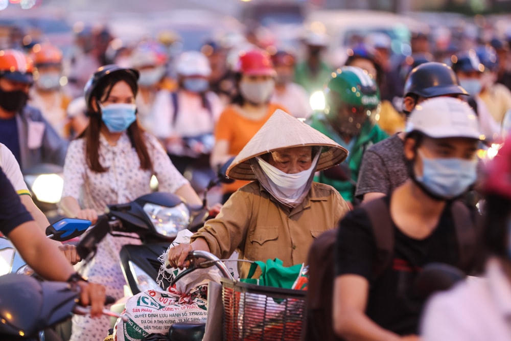 Người dân rất mệt mỏi khi tham gia giao thông bị tắc đường ở Ngã tư sở.